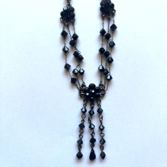 Vintage black metal necklace with flower detail and antique silver finish chain - Picture 3 of 4